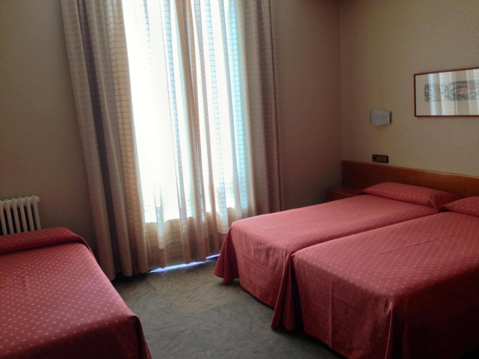 Hotel Pelayo Барселона Екстериор снимка