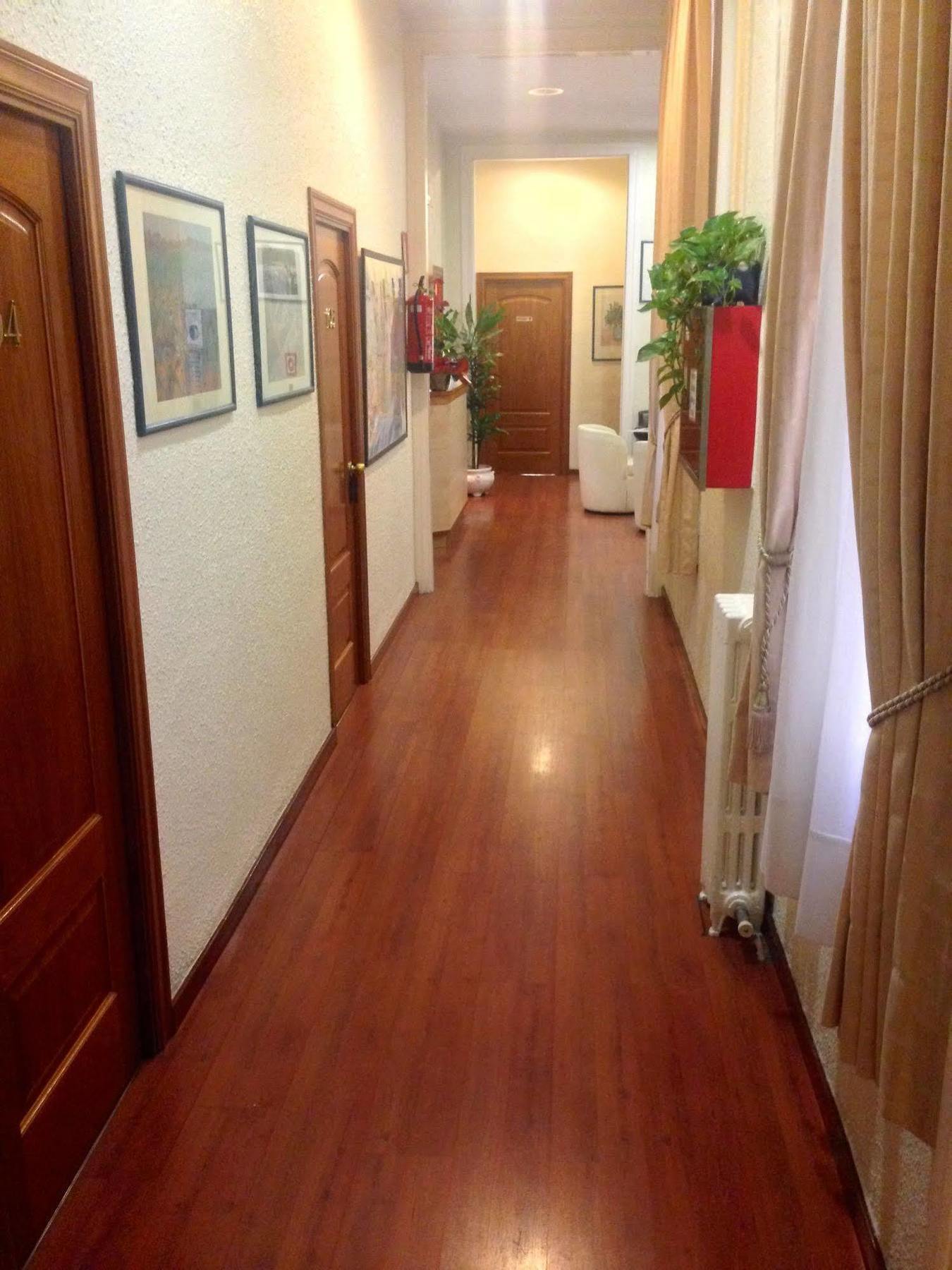 Hotel Pelayo Барселона Екстериор снимка