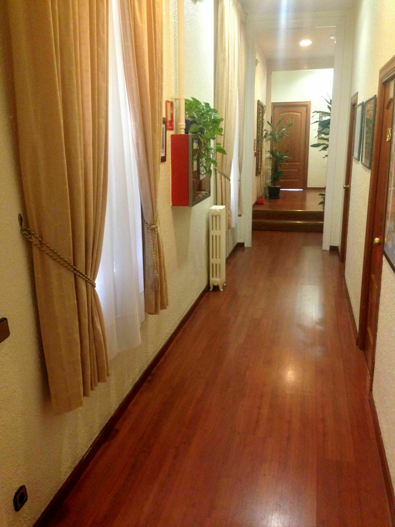Hotel Pelayo Барселона Екстериор снимка